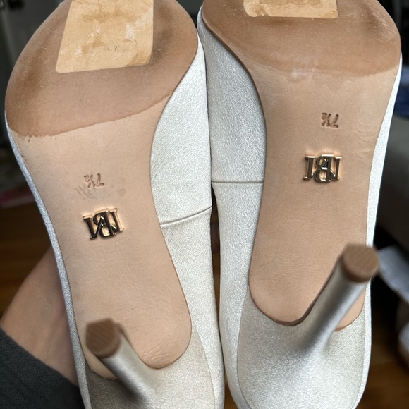 Barley Mischka heels pump ivory satin 7,5 size bride shoes - Picture 6 of 8